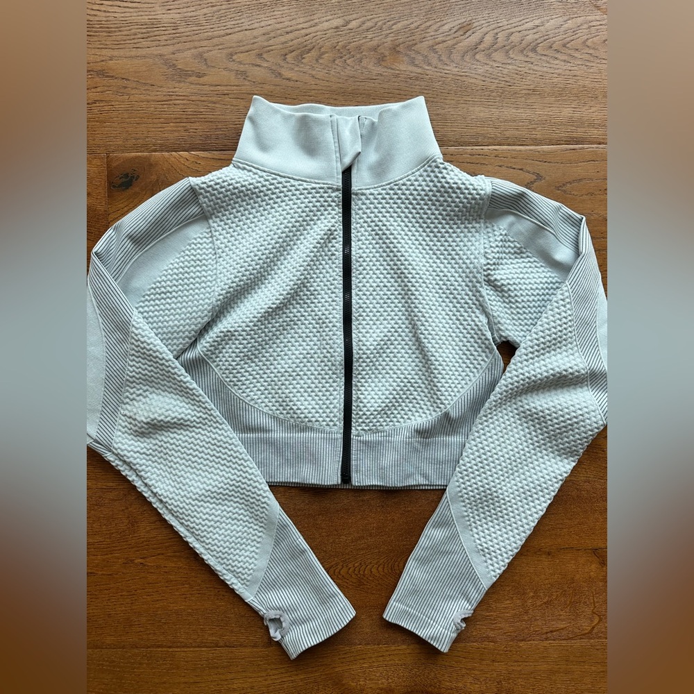 New Mix Grey Cropped Workout Jacket Women’s Size Small Zip Up Textured Knit